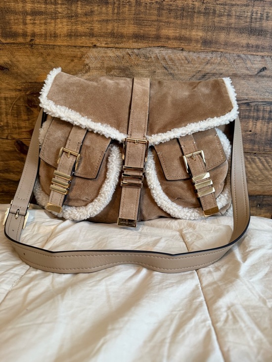 Michael Kors Handbags - Rare-EUC-Michael kors Suede Shearling Accent Crossbody Bag in Tan